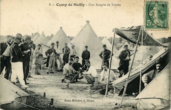 Camp de Mailly, rangée de tentes