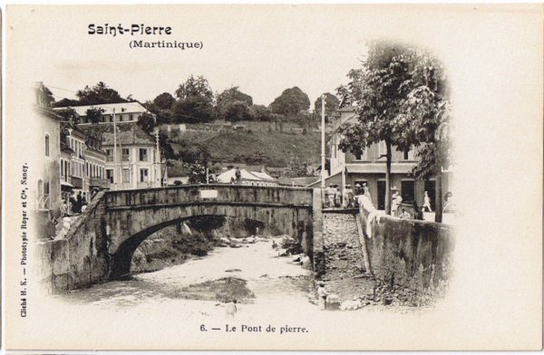 Pont de pierre à Saint-Pierre